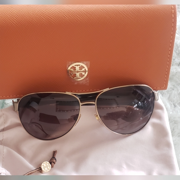 Tory Burch Accessories - 💘 SALE - Tory Burch: POLARIZED Aviator Sunglasses
